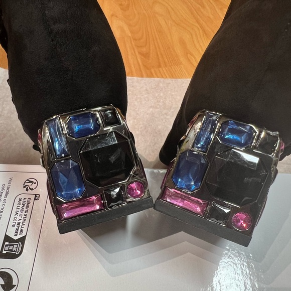 NWOT- Faux Suede Lace Ankle Boots (US 7) - Picture 5 of 11